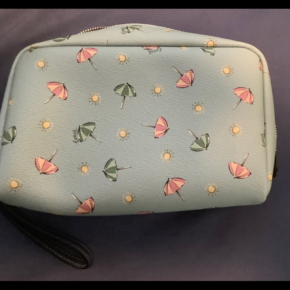 🏖💙 EUC COACH Boxy Cosmetic Case 💙Blue 💙Beach Umbrella Print🏝💙